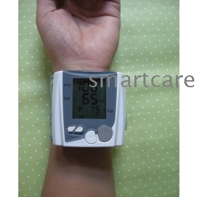 Free shipping travelling blood pressure and heart beat meter LCD Display 10pcs in bales