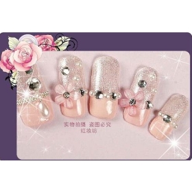 Nail salon workers finished product of Japanese false nails patch nail/pink pearl bride nail salon workers carve patterns or designs on woodwork diamond stick