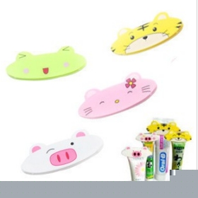 Cute cartoon multi-function squeezed on the grandma washing a face extrusion device squeezed on the 