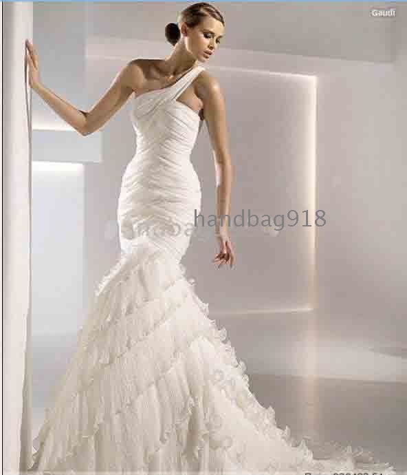 custum design your wedding dress