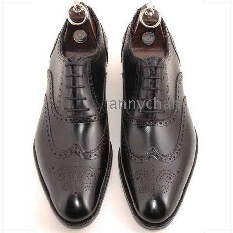 Lloyd Ores Wingtip Medallion Toe Shoes Black Image