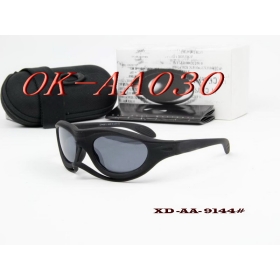 Hot Selling Retail 2013 New Model Fashion brand quality classic glasses men's or women's sunglasses with Box  clean cloth