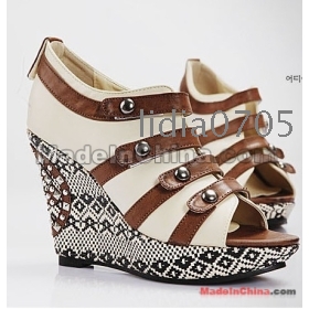 Gratis forsendelse Wholesale New Style HOT SALE Crossing Peep Toe Rivet Platform Wedge Sko US5 - 8.5