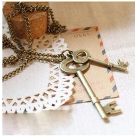 Min.order is $15 (mix order)  antique gold-tone double keys pendant necklace 4022 