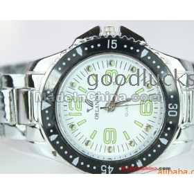 Free shipping  Quartz watch supply man business leisure steel band watch gifts table 141812 