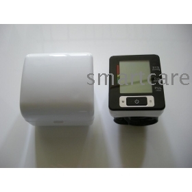 Wholesales Fully automatic wrist style blood pressure monitor with CE marked 