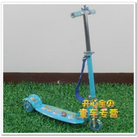 008 blue best high quality hot selling children third Body Building wheel flash scooter