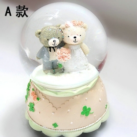 ivory pot fashion lovely cartoon lover happy felicific lover Romantic Love gift hot selling christmas new year Valentine's Day wedding ornaments gift crystal ball music box best gift to lover 