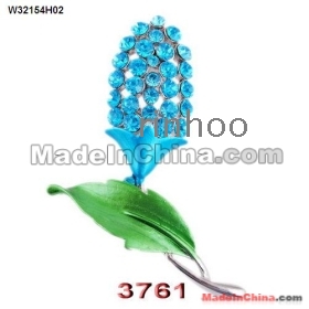 Wholesale fashion inlay light blue rhinestone  greenery alloy brooch white gold 50*30mm,Packing:opp bag+card.3761