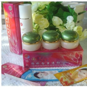 Veleprodaja - YiQi Ljepota Izbjeljivanje 2 +1 učinkovit u 7 dana + čišćenje lica ( zeleni poklopac ) @ 66