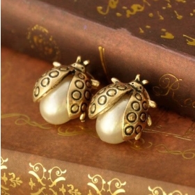 Wholesale-Korean Retro Sweet Lovely  Pearl Ladybug Insect Earring Stud Earrings#F410