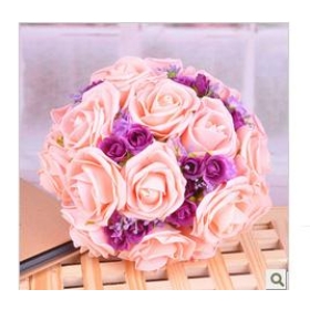 Die Braut heiratete Händen halten verbrachte 18 ein super Schönheit Simulation Rosen Kollokation kleine rosafarbene Blume koreanischen Welt 108 g