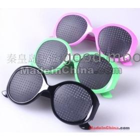 Children with holes glasses pinhole glasses control myopia hyperopic astigmatism myopia restore treatment myopia glasses