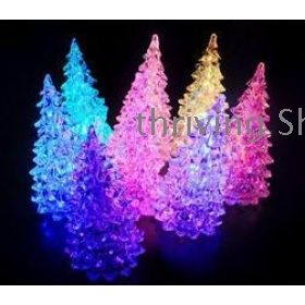free shipping Flash 7 colour change color gift little Christmas tree night light        