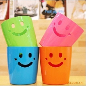 Receive barrel smile mini trash can sundry barrel cartoon  desktop receive 