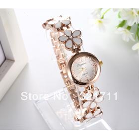 Free Shipping Women Lady's Popular Fashion Design white chrysanthemum Flower Diamond Bracelet Watch Time Quartz