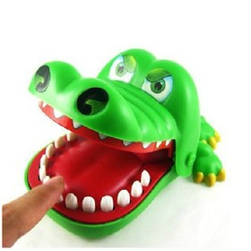 Ben Cheung genuine boxed crazy crocodile pulling teeth to bite finger toys crocodile large crocodile classic crocodile